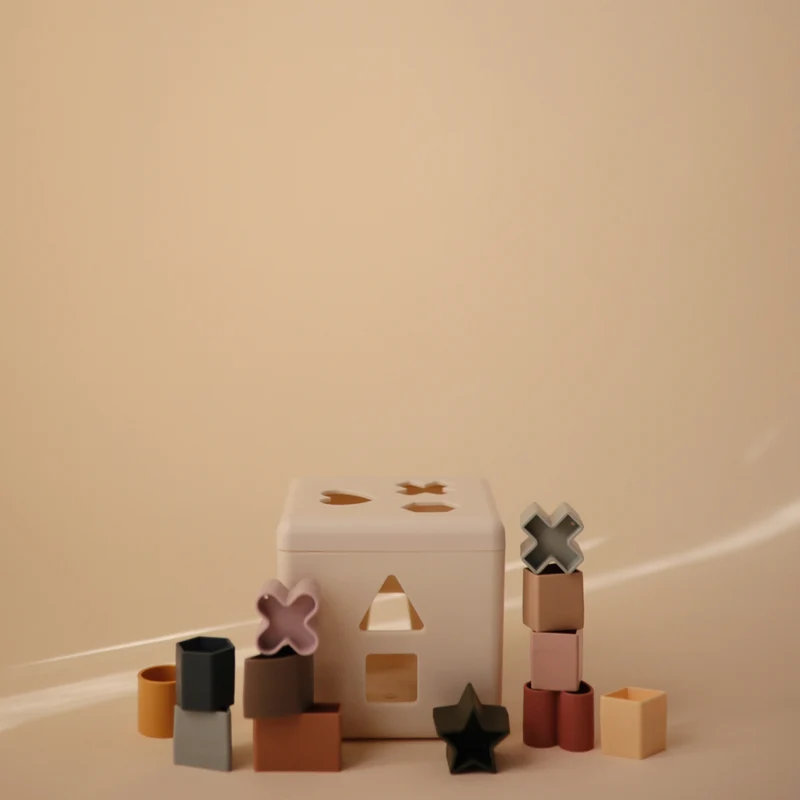 MUSHIE Shape Sorting Box