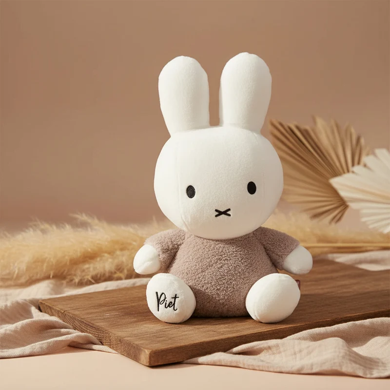 Miffy Kuscheltier Fluffy Taupe 35 cm mit Name | Tiamo