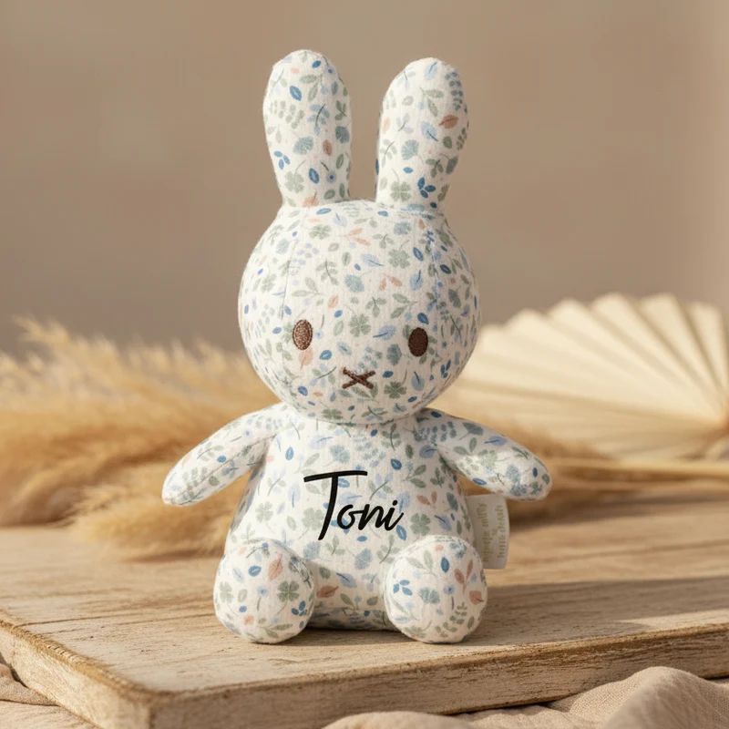 Miffy Kuscheltier Lucky Leaves 20 cm – personalisierbar | Tiamo