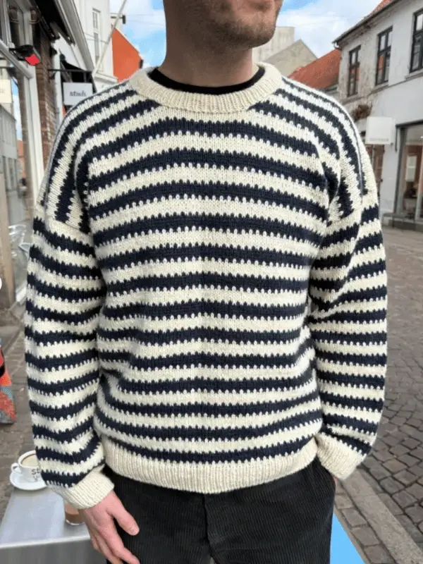 PetiteKnit Otto Sweater Man – neulesetti Sandnes Garn Atlas
