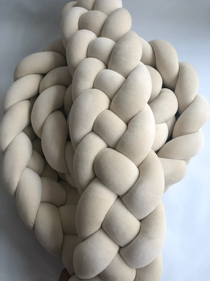 SOVFLÄTA SPJÄLSKYDD FYRFLÄTAD LJUSBEIGE SLÄT SAMMET