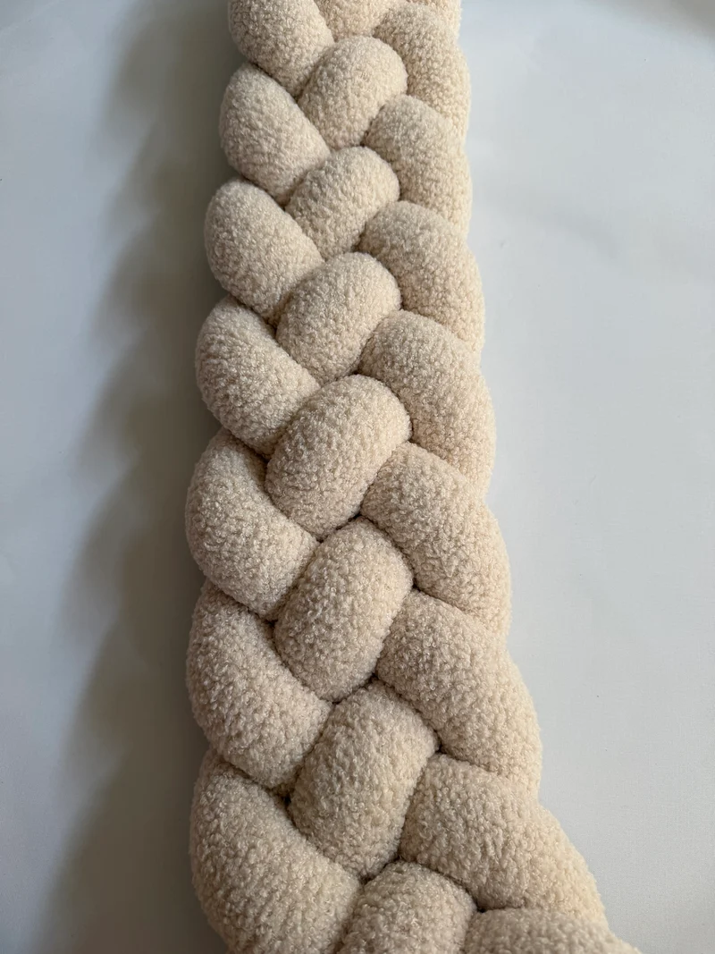 SOVFLÄTA SPJÄLSKYDD FYRFLÄTAD LJUSBEIGE TEDDY