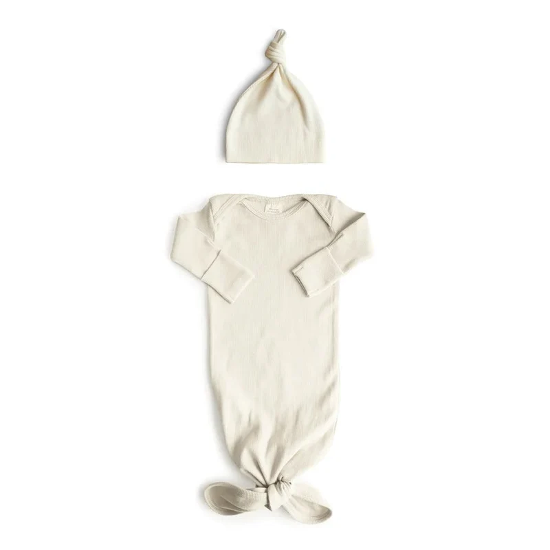 Mushie - Ribbed Knotted Baby Gown + Beanie Set